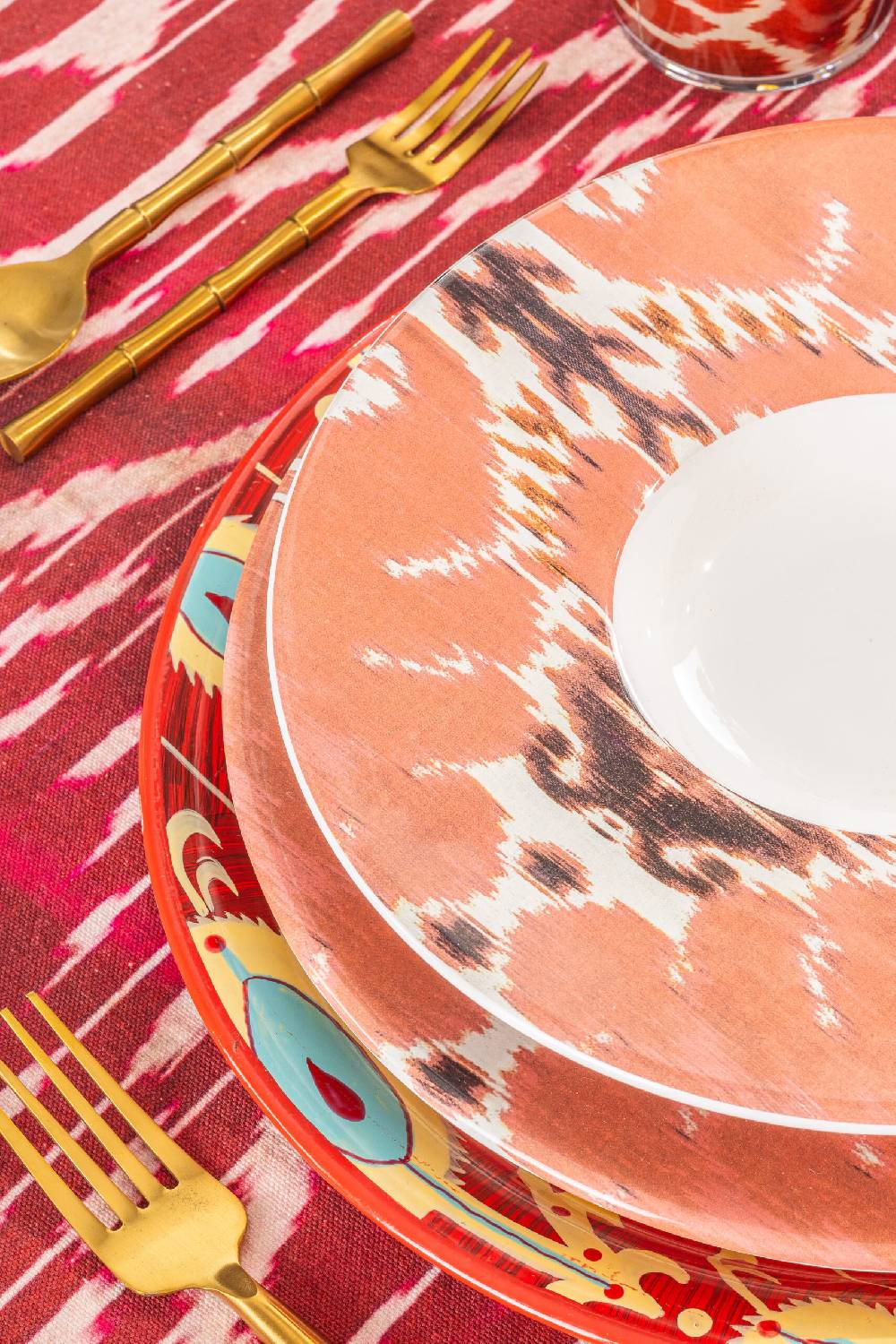 Les Ottomans Ikat ceramic plate Sottocosto