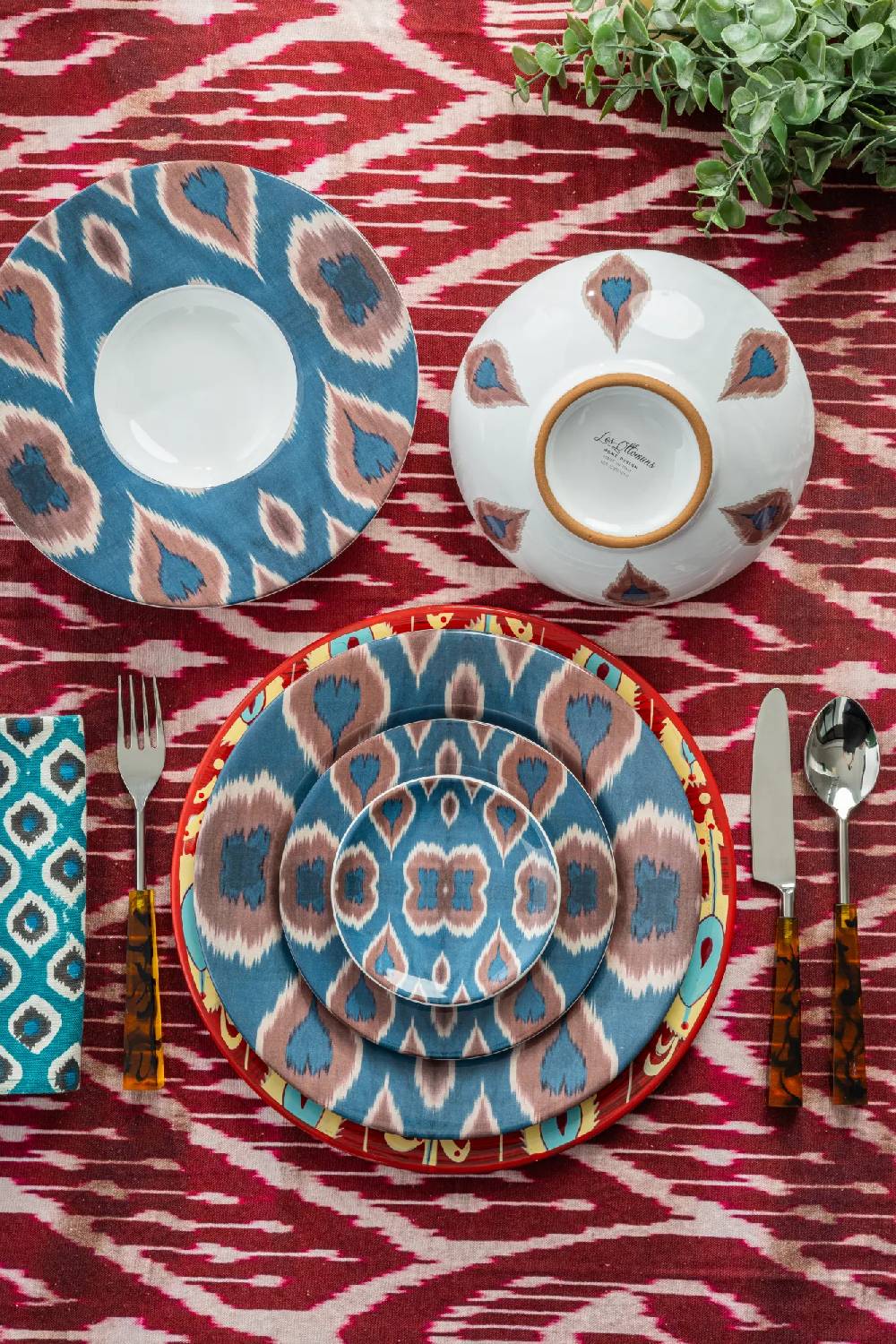 Les Ottomans Set of five ikat ceramic plates Sconto