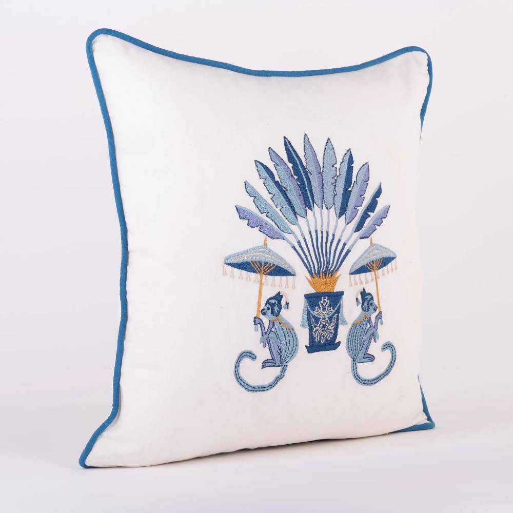 Les Ottomans Hand-embroidered cotton cushion EBC14b Offerte