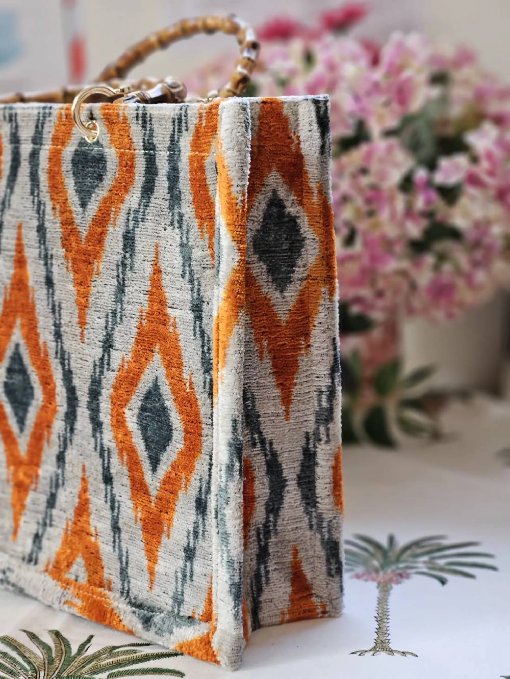 Les Ottomans Silk velvet ikat bamboo tote TSP14 Acquista Ora