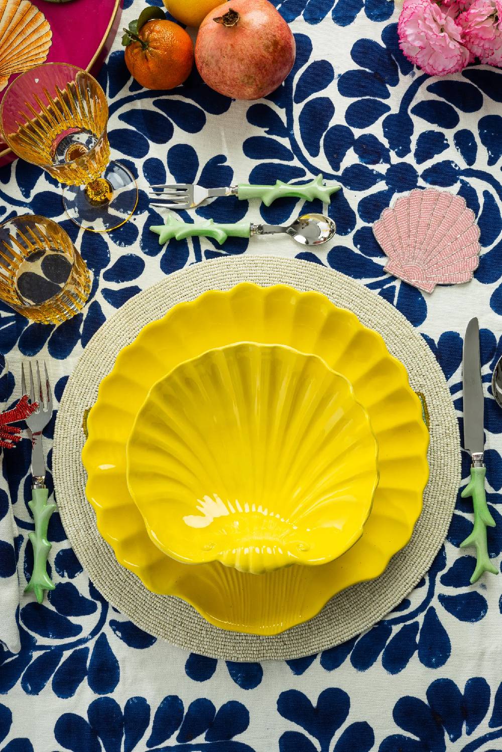 Les Ottomans Shell handpainted ceramic dessert plate In Linea