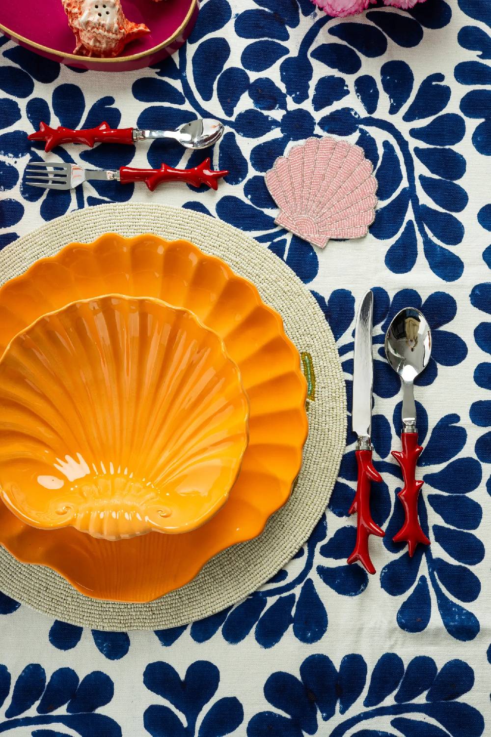 Les Ottomans Shell handpainted ceramic dinner plate Pezzi Unici