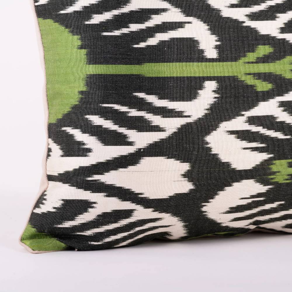 Les Ottomans Ikat silk cushion S227 Vendita Economica