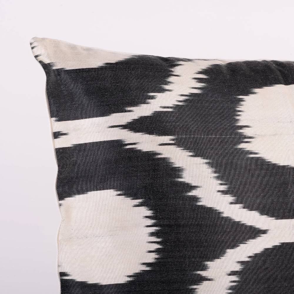 Les Ottomans Ikat silk cushion S239 I Più Venduti