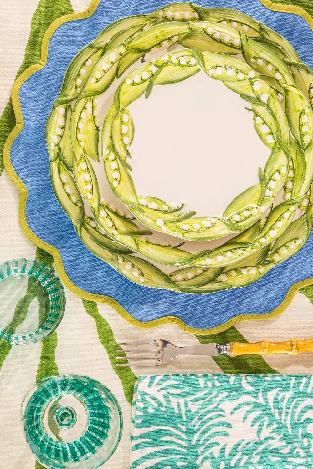 Les Ottomans Lilly of the valley handpainted ceramic charger plate Novità