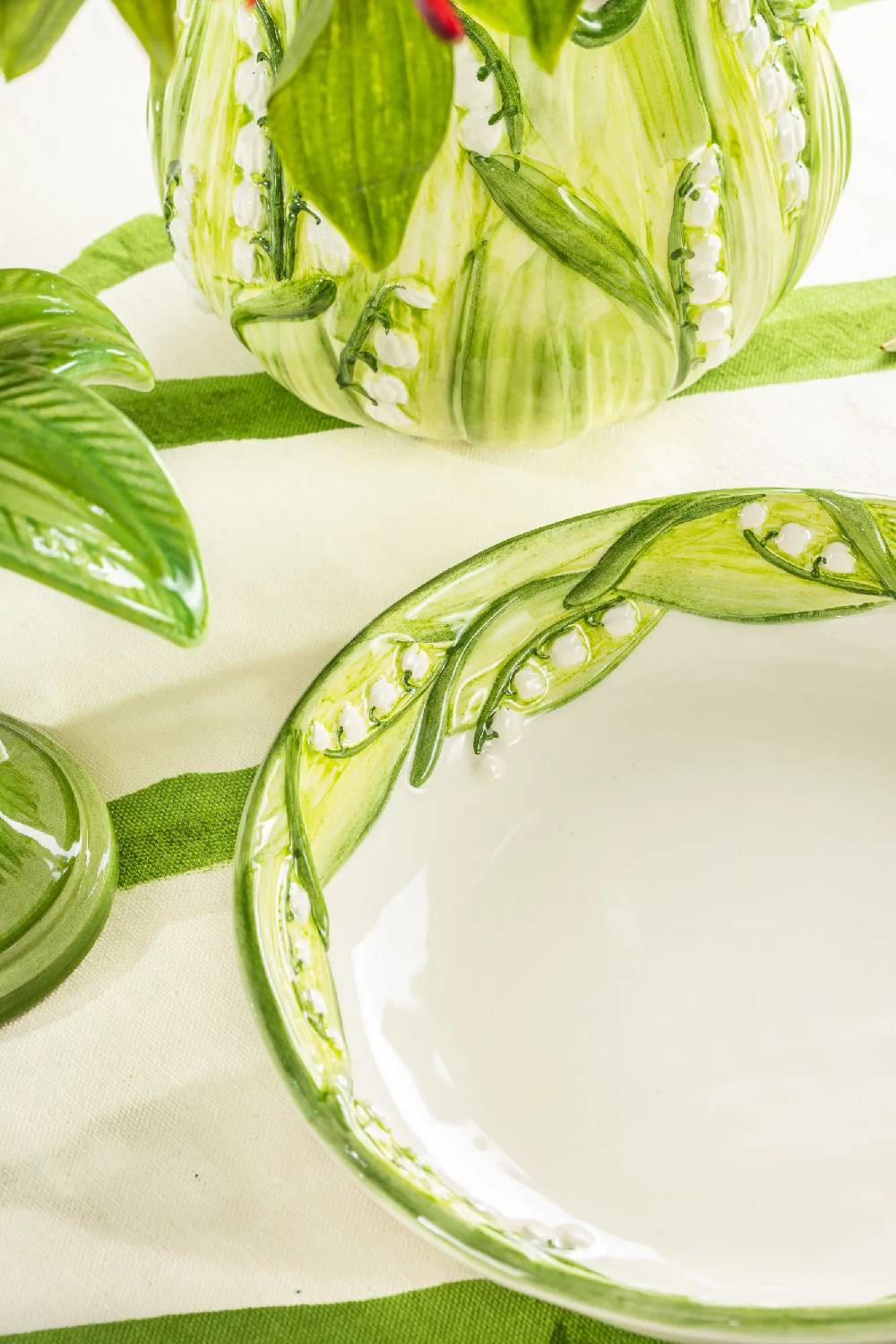 Les Ottomans Lilly of the valley handpainted ceramic pasta bowl Offerta