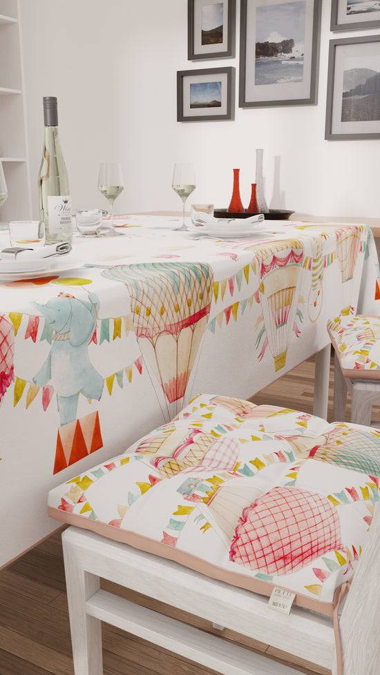 PETTI Tovaglia da tavola Antimacchia, Copritavolo da Cucina, Party Elephants Offerta Pasqua