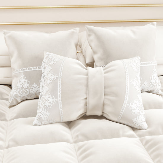 PETTI Cuscini Arredo in Velluto e Balza con Pizzo Rebrodè 2pz, Cuscini divano Bianco By Sissy Fino al 60% di sconto