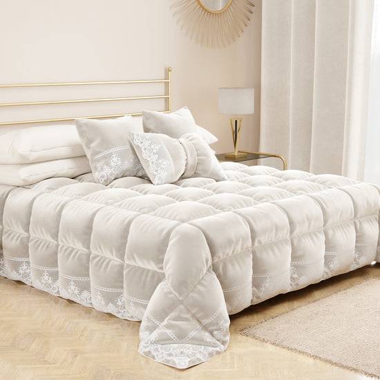 PETTI Cuscini Arredo in Velluto e Balza con Pizzo Rebrodè 2pz, Cuscini divano Bianco By Sissy Fino al 60% di sconto