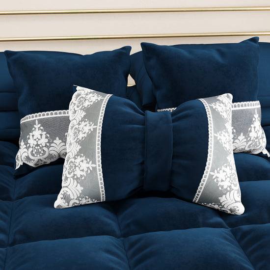 PETTI Cuscini Arredo in Velluto e Balza con Pizzo Rebrodè 2pz, Cuscini divano Blu By Sissy Sostegno trimestrale