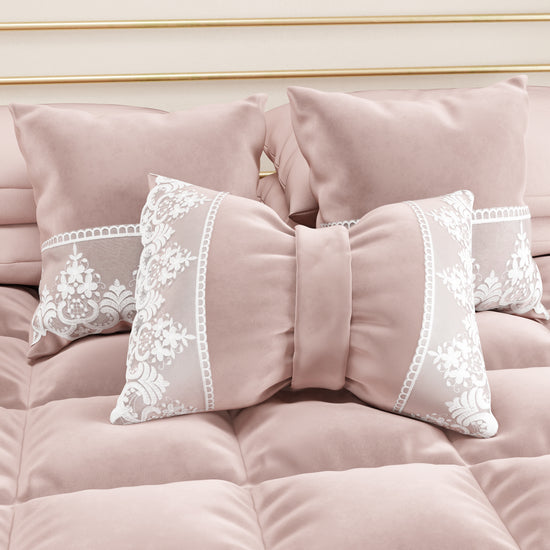PETTI Cuscino Arredo Fiocco in Velluto e Balza con Pizzo Rebrodè 40x50 cm, Cuscino divano Cipria By Sissy 50% di sconto per tempo limitato