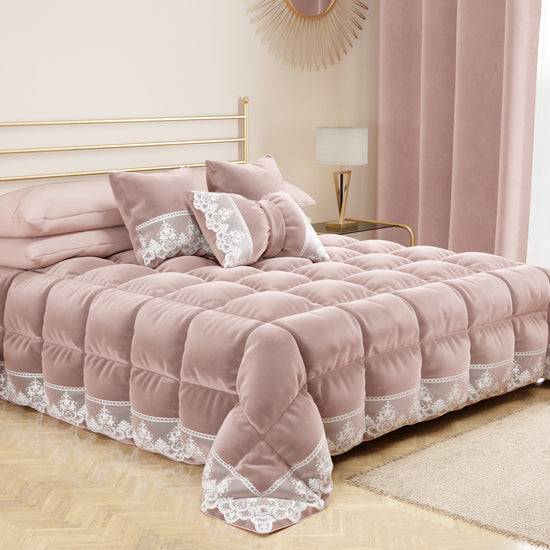 PETTI Cuscino Arredo Fiocco in Velluto e Balza con Pizzo Rebrodè 40x50 cm, Cuscino divano Cipria By Sissy 50% di sconto per tempo limitato