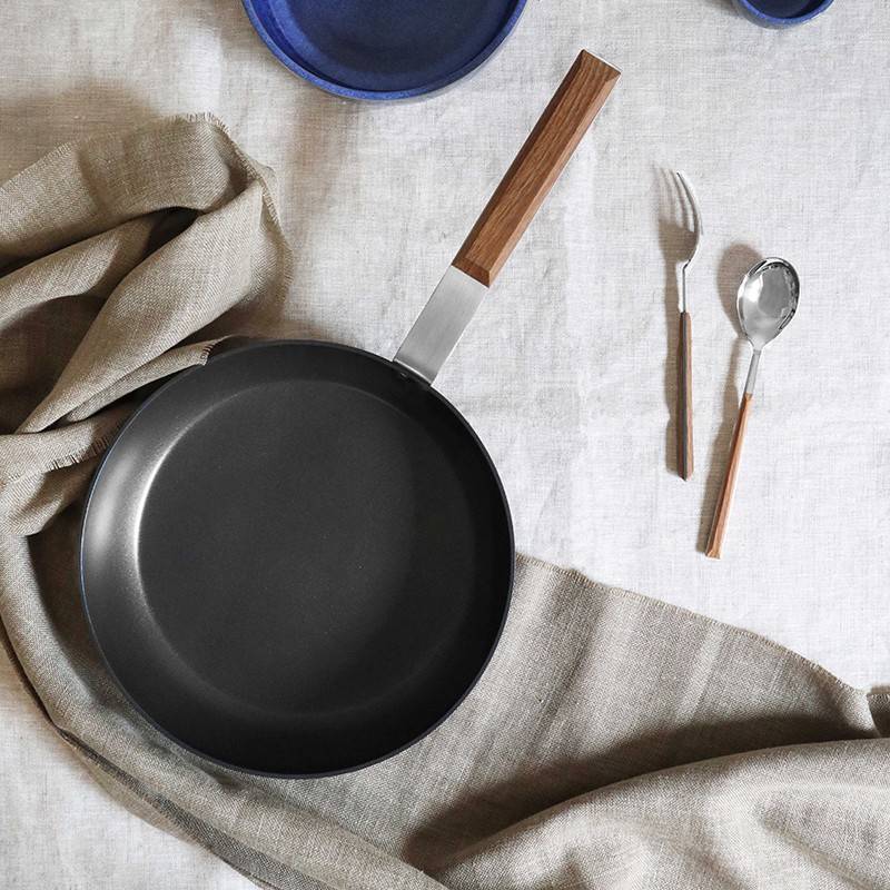 Pintinox Sushi » Padelle in alluminio forgiato con manico effetto teak 2025