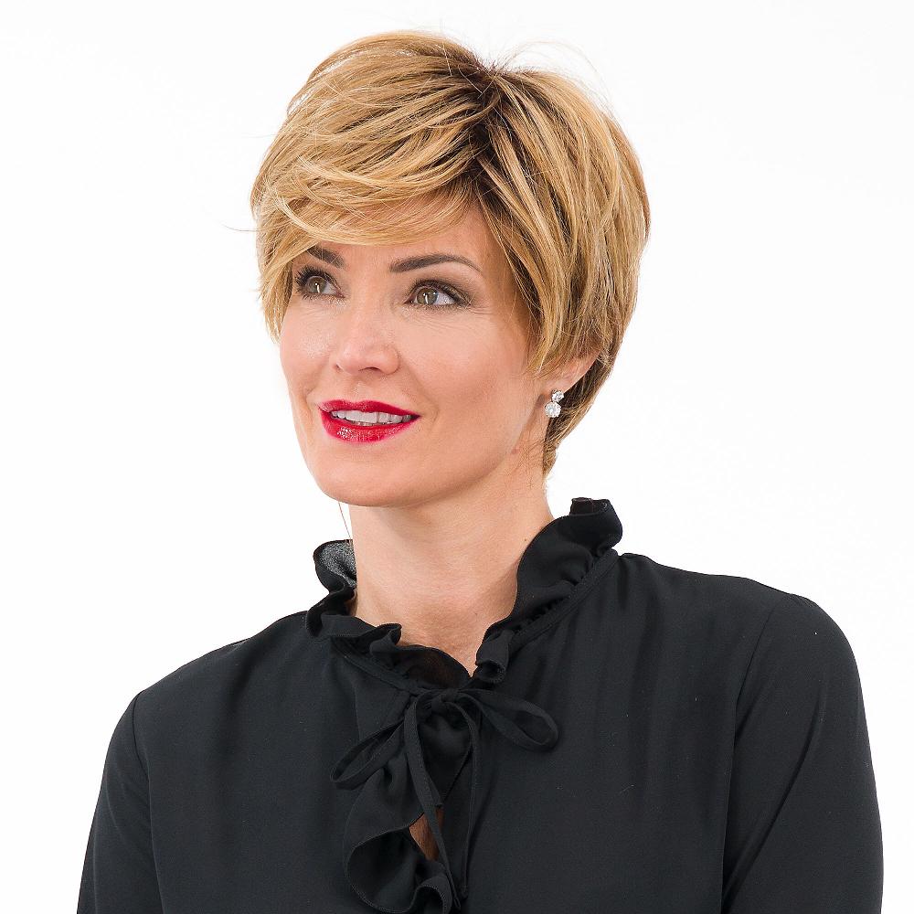 QVC HairDo Parrucca taglio corto con ciuffo laterale Moda