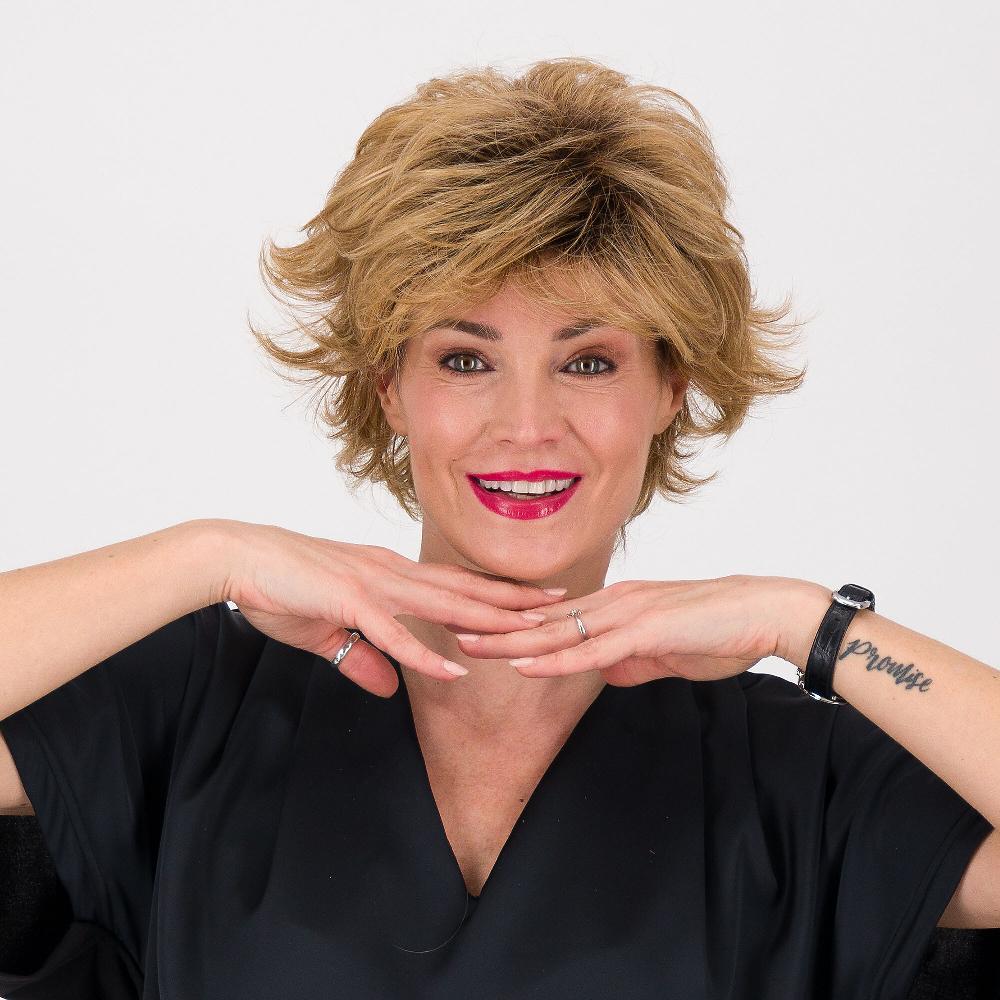 QVC HairDo Parrucca corta Texured Flip taglio sbarazzino Offerta speciale