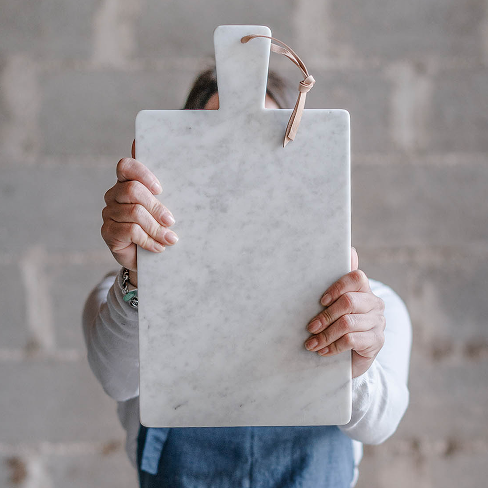 Sbam Design Tagliere in marmo bianco di carrara e cuoio Offerta