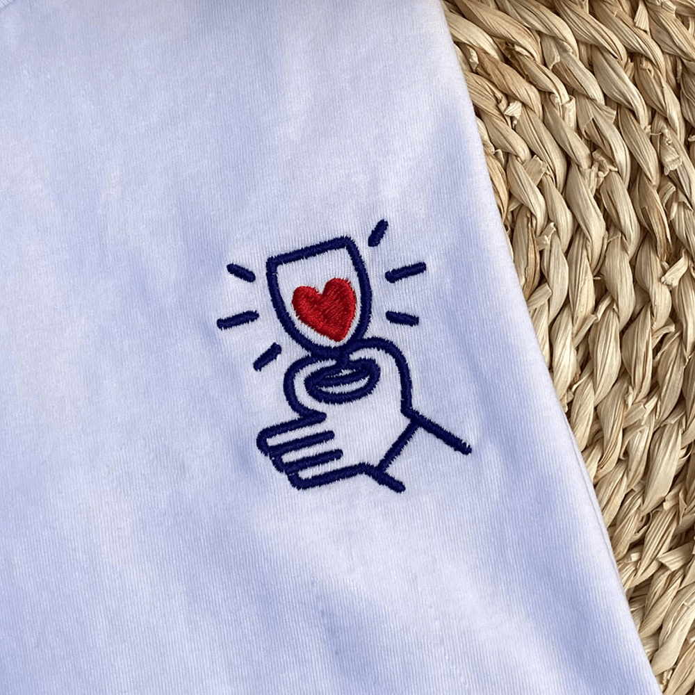 Sbam Design T-Shirt ricamata – Calice cuore rosso Nuova