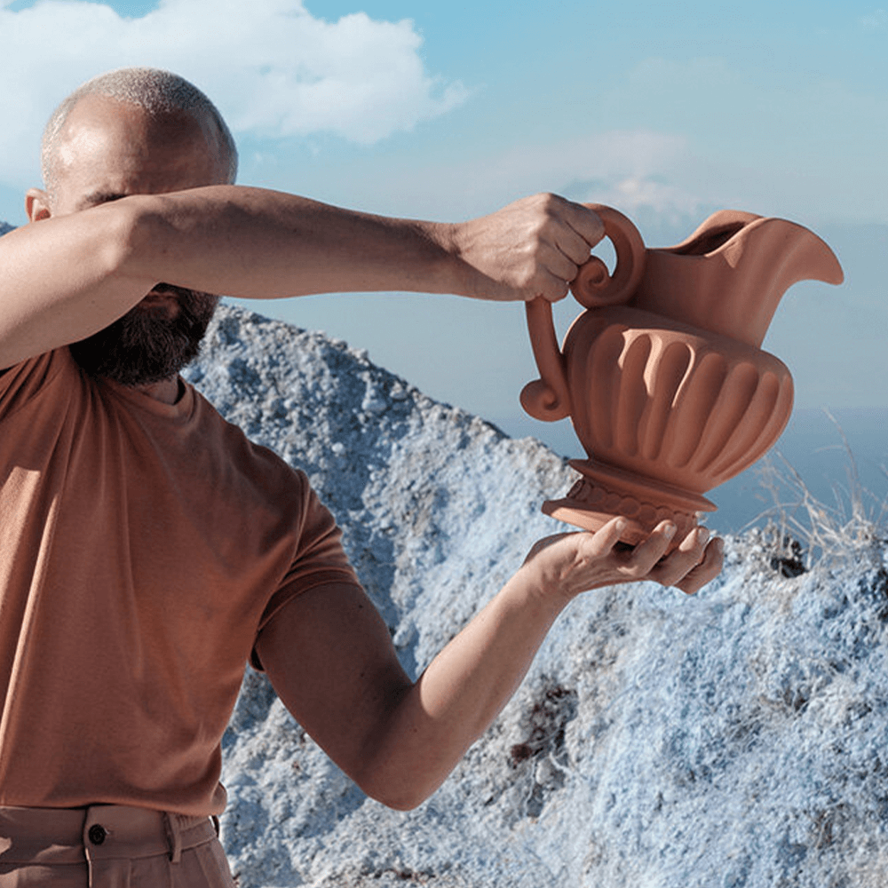 Sbam Design Caraffa in terracotta Magna Graecia 2025