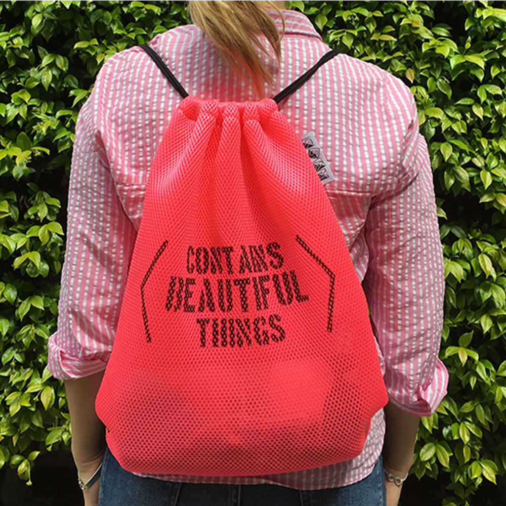 Sbam Design Zainetto in tessuto rosa “Contains Beautiful Things” ACQUISTA ORA